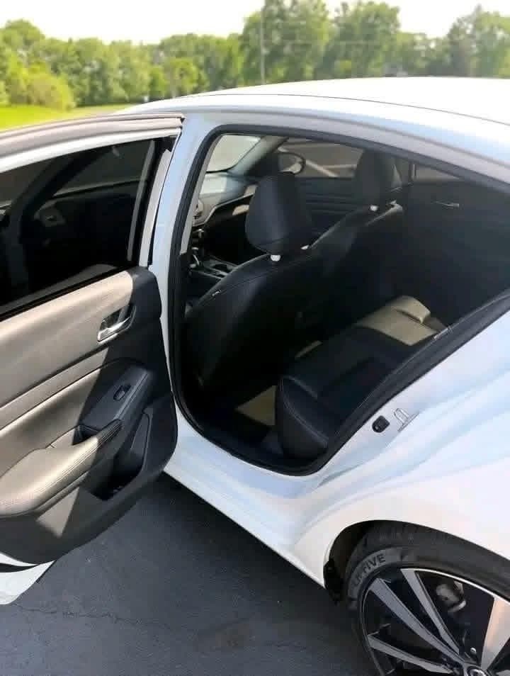 Car view 4